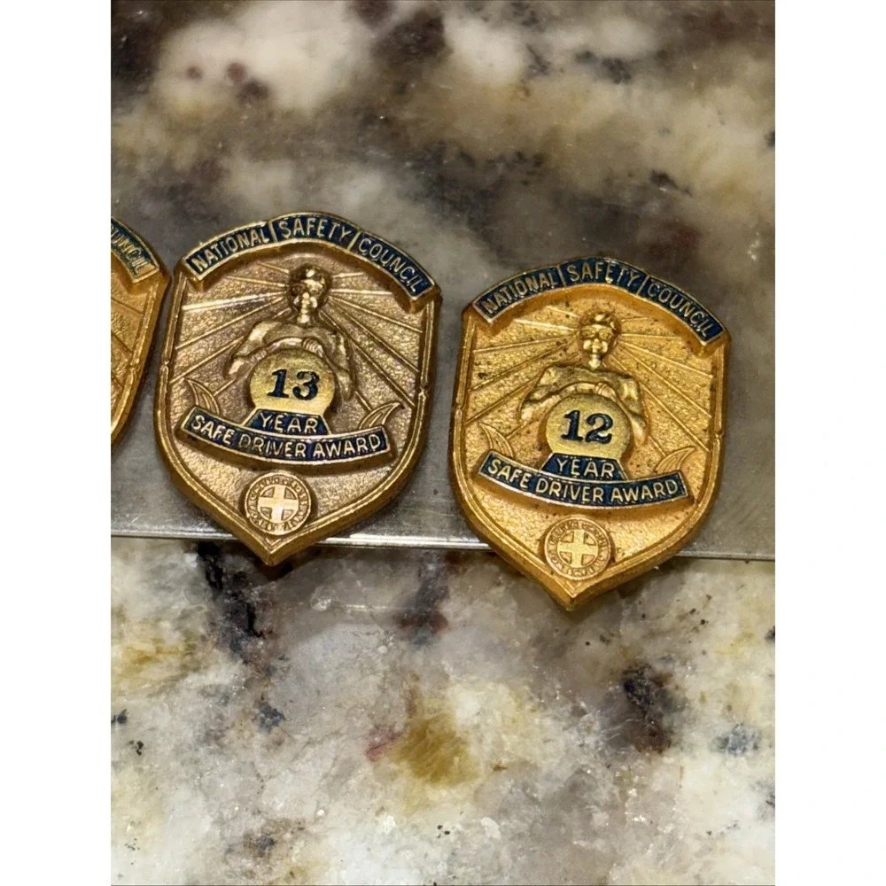 Vintage National Safety Council Safe Driver Award Pin Lapel Pinback 12-16. 3687